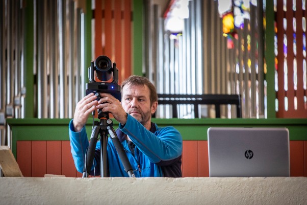 Companycast installerer streaming-utstyr i Lillestrøm kirke.jpg